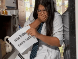 H2408003 Menino puxa barriga deixou exposta ao seu fiel marido part2