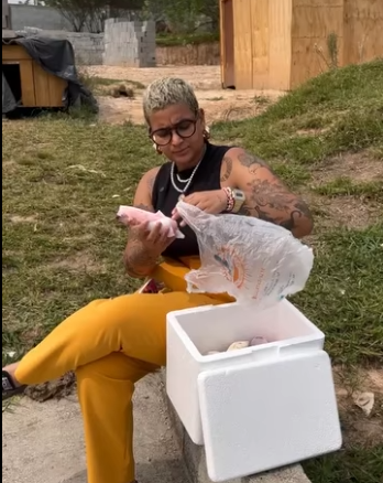 H2416005 Vendia Gelinhos, mas tinha tudo caro relógio caro celular caro corrente cara part2