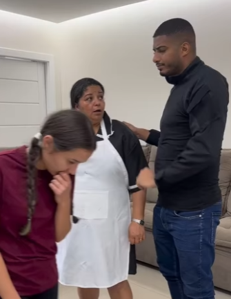 H2501001 Ela teve problemas por ajudar garota part2