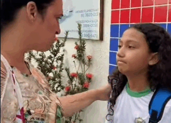 H2506001 Menina fala mal de colega seu pai ensina da forma correta! part2