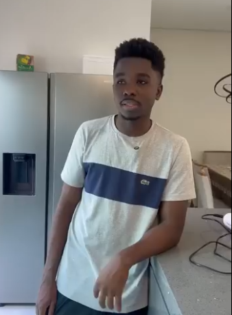 H2514004 Peguei coisas emprestadas para devolver na hora do almoço isso part2