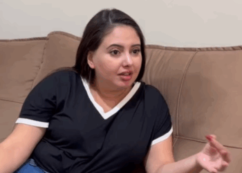 H2605005 Ele chega de viagem para conhecer essa garota essa foi reação dele part2