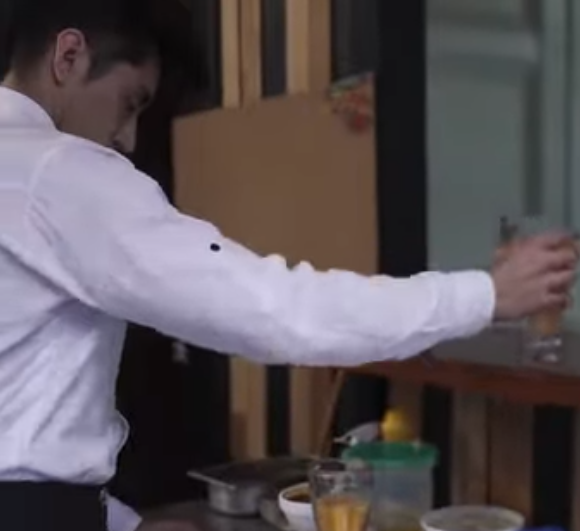 H2607001 Esta mujer pudo actuar de manera rápida para ayudar esta jovencita que estaba en peligr0 part2