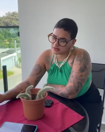 H2614003 Amiga tem ciúmes da outra não quer que elas saiam juntas parte 2