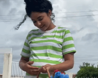 H2708002 Vendedor de flores salva miliona rio lindamente parte 2