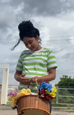 H2708002 Vendedor de flores salva miliona rio lindamente parte 2