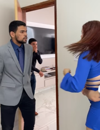 H2708004 Noiva beija cunhado part2