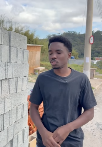 H2815005 Sabia que suas duas mulheres queria só pelo que ele tinha parte 2