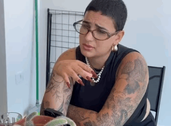 H2814004 Ela foi viajar deixou irmão responsável por tudo ele pagou lhe assim part2