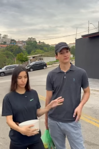 H2909005 Eles foram mercearia buscar crédito em nome da irmã part2