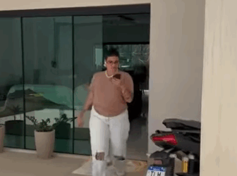 H2914009 Não queria que mãe lhe levasse comidav part2