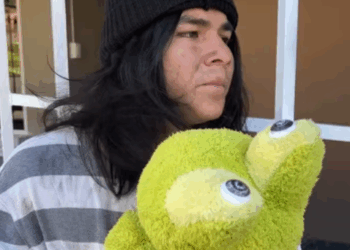 H0610004 La separaron de su padre años más tarde se volvieron encontrar part2