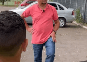 H0805003 Treinador humilh@ menino prodígio do futebol por não ter chuteiras part2