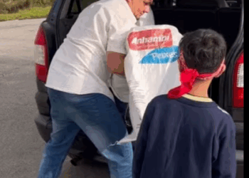 H0805007 Uma criança pequena salvou vida de uma menina part2