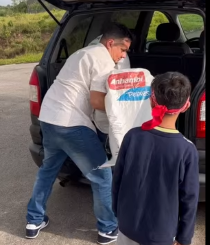 H0805007 Uma criança pequena salvou vida de uma menina part2