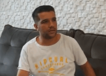 H0806004 Menina agia assim com padrasto, mãe descobre motivo part2