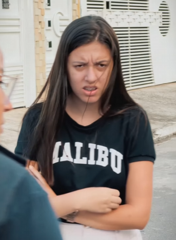 H0812005 Policiais se aproveitam de uma mulher, sem saber quem ela realmente era part2