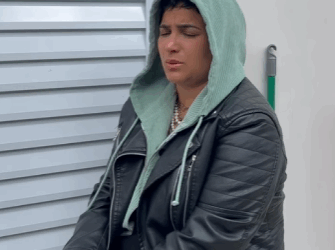 H0915001_Leva comida do marido chovendo, mas ele não recebe._part2