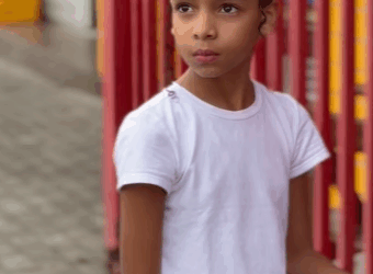 H1012004 Menina coloca uma doce garçonete em apuros part2