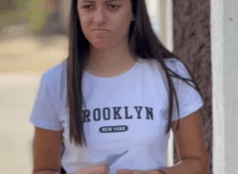 H1012005 Milionária recompensa criança por sua humildade part2