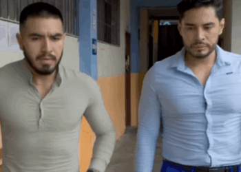 H1010003 Se enamoraron de su profesor trataron de llamar su atención de una manera inusual part2