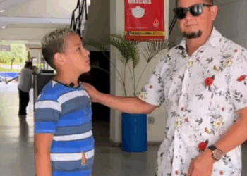 H1005005 Menino desobediente recebe uma lição de seu pai part2