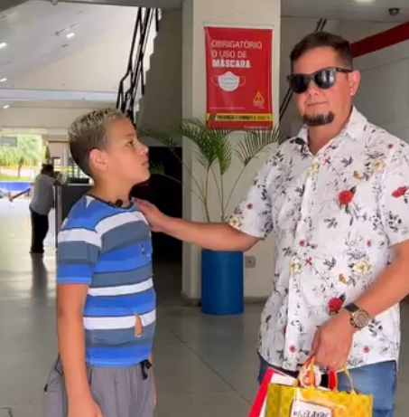 H1005005 Menino desobediente recebe uma lição de seu pai part2