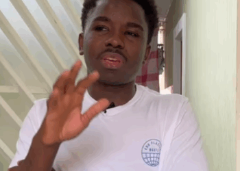 H1005003 Prima chegou em uma casa de visita queria arrumar tudo do jeito dela, como se fosse dona part2