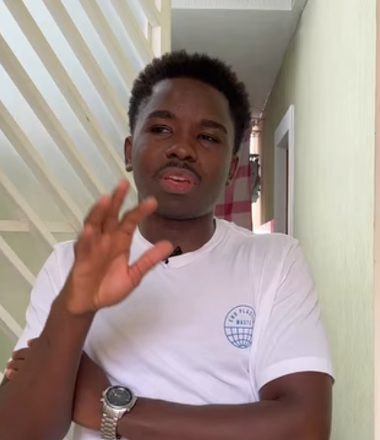 H1005003 Prima chegou em uma casa de visita queria arrumar tudo do jeito dela, como se fosse dona part2