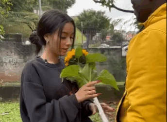 H1103005 Milionária apaixona se por pobre mudo por esta estranha razão