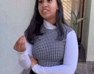 H1103003 Uma linda mulher coloca um mototáxi em seu lugar para fazê lo se apaixonar part2