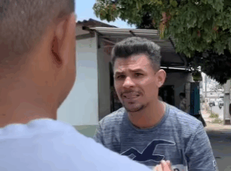 H0201002 Olha atitude desse morador de rua ao encontrar uma grande quantidade em dinheiro part2