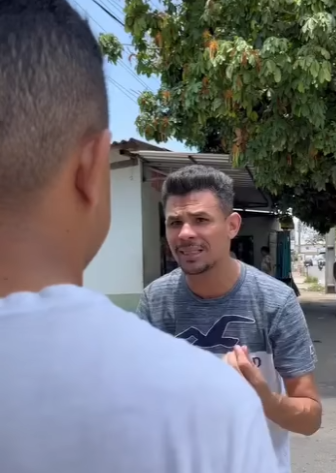 H0201002 Olha atitude desse morador de rua ao encontrar uma grande quantidade em dinheiro part2