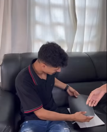 H1211001 Secretaria tentada pelo seu chefe, eles fizeram isso encima de um catre de madeira part2