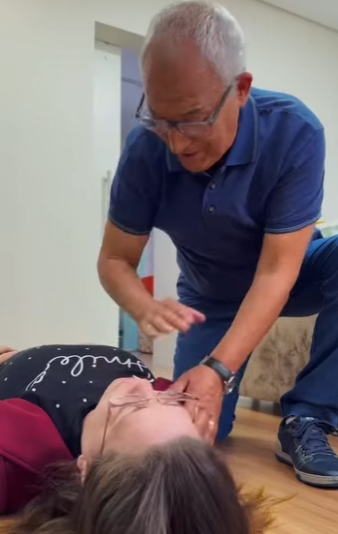 H1212005 Menina astuta desmascara sua madrasta infiel part2