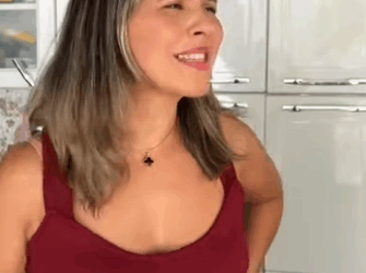 H1316003 Ela levou um presentinho para pai no dia do seu aniversário ele não quis part2