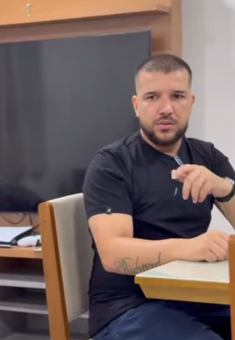 H1101009 Criança ajunta dinheiro para comprar um tempo com seu Pai final vai te emocionar part2