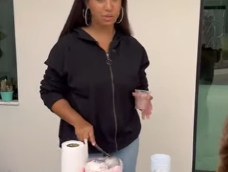 H1003016 Vendia sorvetes seus amigos iam tomar fiado sem se importarem de prejudicar seus negócios part2