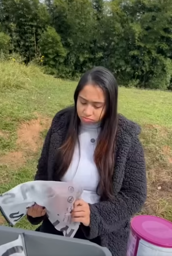 H0221002 Mãe vendeu leite do seu bebê para comprar roupas parte 2