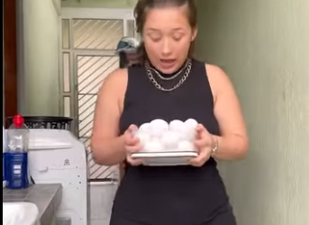 H1305010 Aproveitou que sua vizinha se descuidó para fazer isso part2