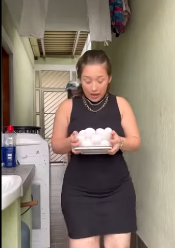 H1305010 Aproveitou que sua vizinha se descuidó para fazer isso part2