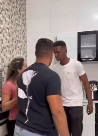 H1208002 Ela dormiu com vizinho pelas costas do marido!! part2