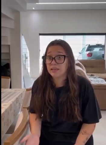 H1603004 Ela ficava brava com sogra porque ela cozinhava muita comida