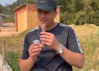 H1303014 Vendia sorvete, mas uma das clientes roub4b4 sem ela perceber part2