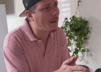 H0215002 Veja que esse taxista fez uma mulher por estar numa cadeira de rodas, mas nunca imaginou surpresa que esperava part2