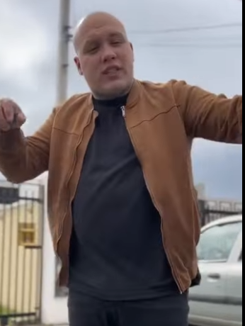 H1605002 Decidiu trabalhar porque seu marido lhe abandonou,e fazia tudo isso para manter sua filha part2