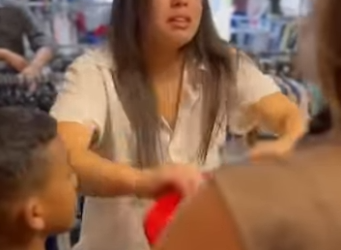 H1605005 vendedora se recusa vender uma roupa porque pobre assim seu chefe reagiu part2