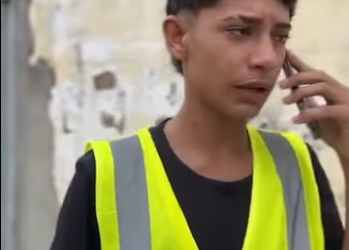 H1306014 Ela pegou celular emprestado da vizinha descobriu que ela era amante do seu pai part2