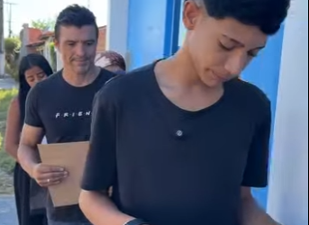 H1306006 Ela foi humilhada por sua apare ncia em entrevista de emprego, vejo no que deu! part2