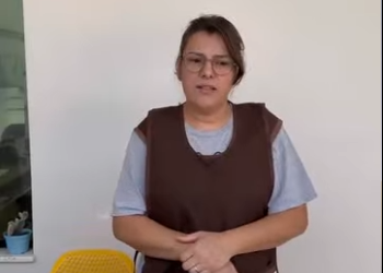 H1419010 Duas jovens não pagaram que fizeram no almoço, pagaram menos part2